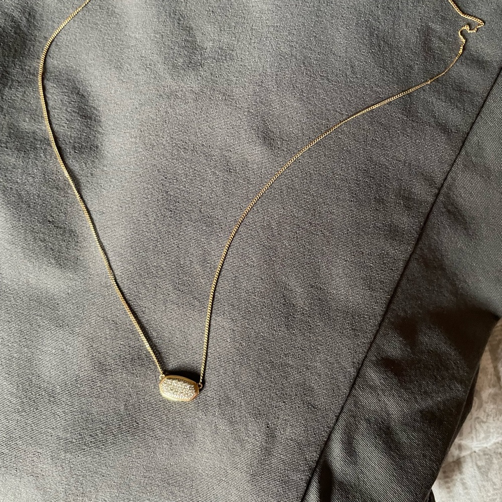Kendra Scott “Lisa” Pendant- 14 kt Gold